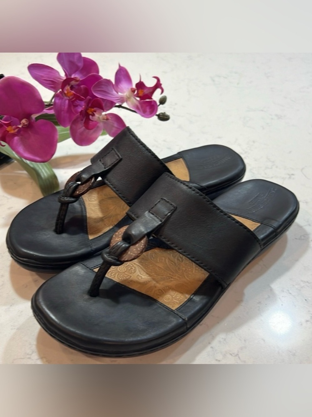 CANYON RIVER BLUES LEATHER SLIP-ON THONG LOW WEDGE SANDALS SZ 8